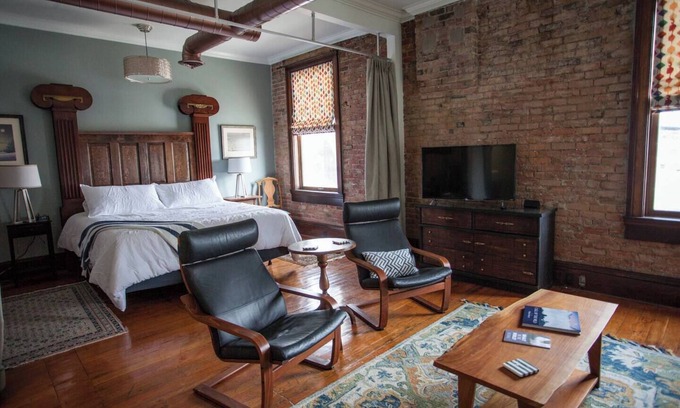 Livingston Apartment | Heaven: Hip Downtown Livingston Loft