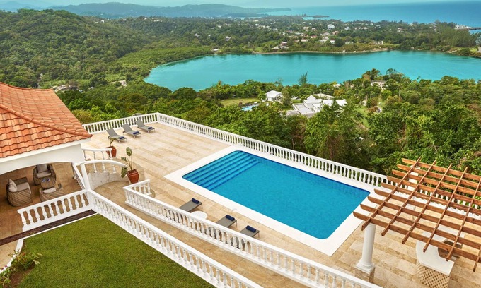 Drapers Villa | Heaven Villa - We are not on the water, we are above!