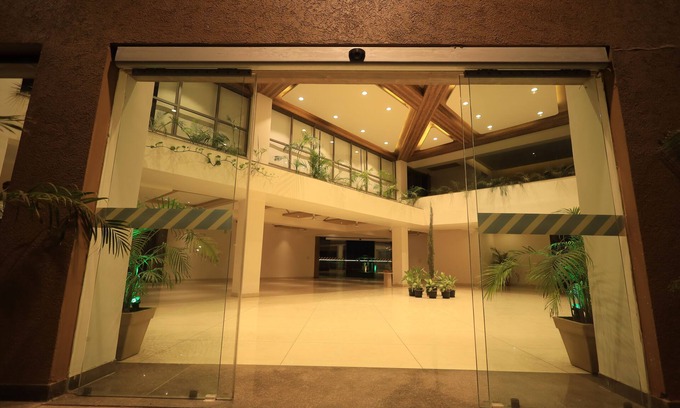Himatnagar Hotel | Heaven7 Hotel & Resort