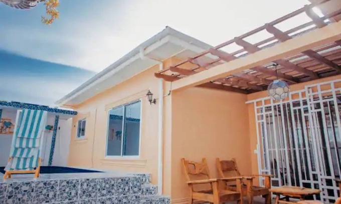 Dodoma House | Heavenly ApHEARTment with backyard swimming pool