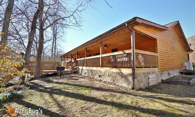 Cosby Cabin | Heavenly Creekside: Your Smoky Mountain Sanctuary by the Stream!