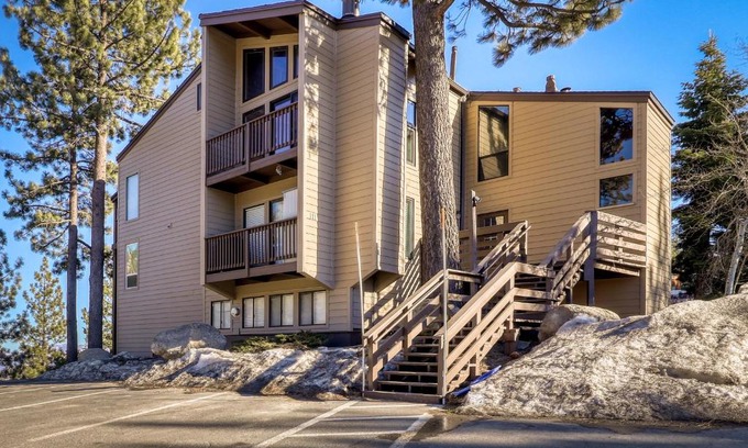 Tahoe Village Hotel | Heavenly Crossroads