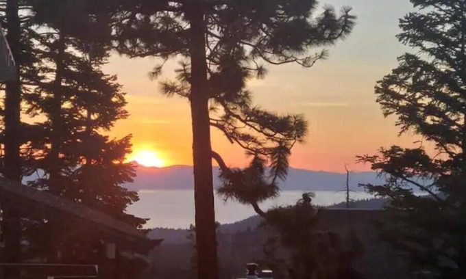 Tahoe Village Apartment | Heavenly Haven - sleeps 4