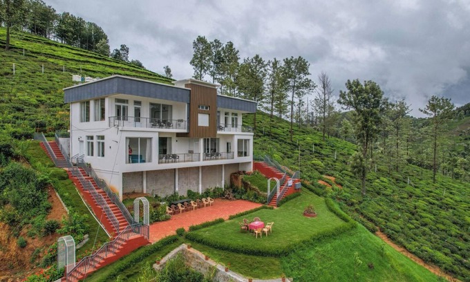 Kotagiri Bed & Breakfast | Heavenly Hills | Hill View Resort | 4 Bedroom | Attached Living and Balcony