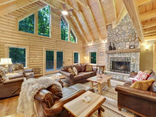 Boyne Falls House | Heavenly Hilltop