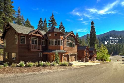 Tahoe Village House | Heavenly Mountain Chalet - Skiing Pets Hot tub