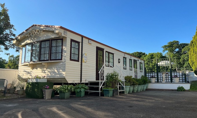 Felinfach House | Heavenly Retreat - spacious & peaceful with patio