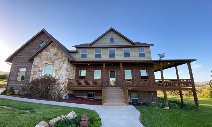Sweetwater Cabin | HeberC- 9 Bed 10 Bath- Sleeps 50- 1/2 Acre Grass Yard- Short Walk To Pickleville
