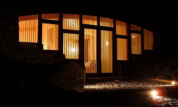 Aisgernis Cottage | HEBRIDEAN EARTH HOUSE, pet friendly in Daliburgh, Isle Of South Uist