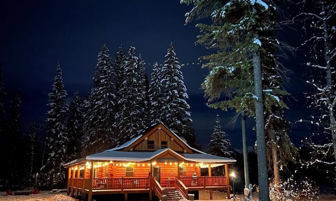 Columbia Valley House | Hedberg Peak Guesthouse Rocky Mountain escape