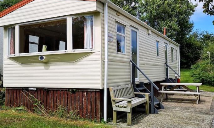 Rhosybol Apartment | Hedgehog Holiday Home in the countryside, 10 mins to Lligwy beach