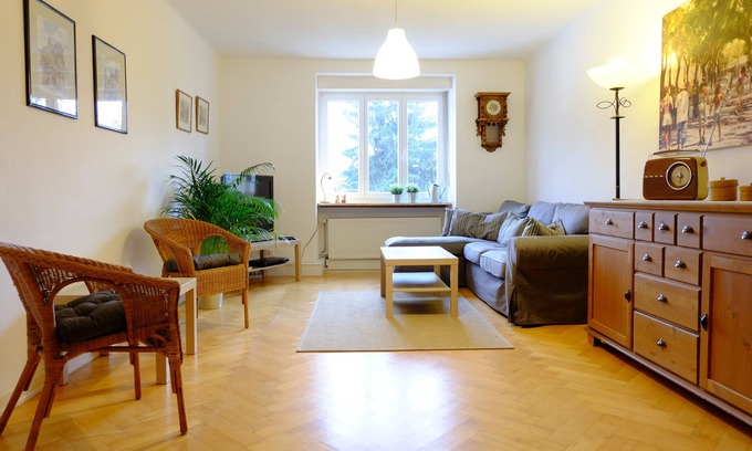 Weststadt Apartment | heidel-home 3Room Apartment: central villa from 1926 for singles/groups/family