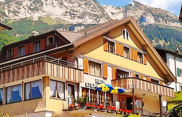 Amden Hotel | Heidi-Guesthouse-Amden Sternen