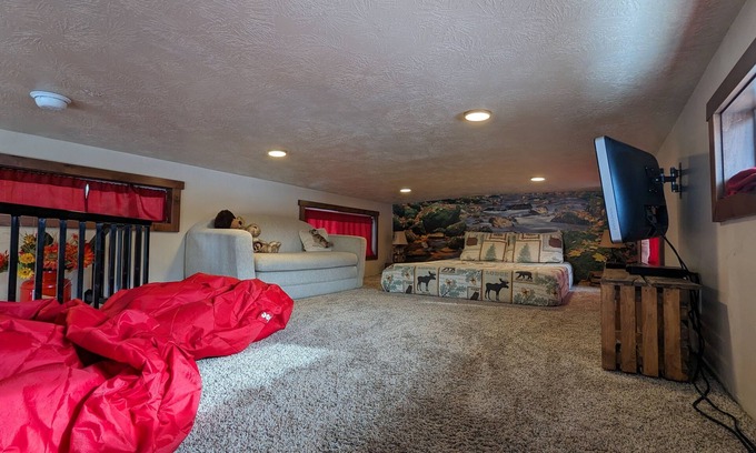 Island Park Cabin | Heigh Ho Tiny Home 30 minutes from Yellowstone