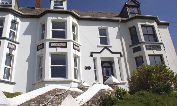 Treknow Cottage | HEIGHTLEY HOUSE, pet friendly, country holiday cottage in Treknow
