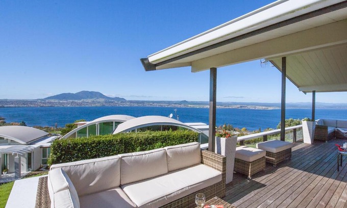 Acacia Bay House | Heights Haven - Acacia Bay Holiday Home