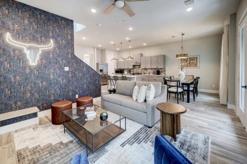 Greater Heights Apartment | Heights Luxury Home Stunning 4BR