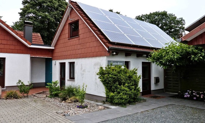 Schafflund Apartment | Heisch: Cozy vacation home with terrace and beach chair - Ferienhaus Heisch