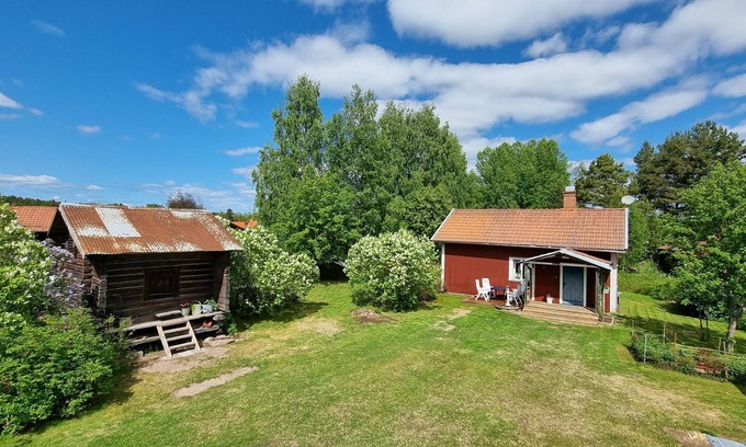 Mora Cabin | Hel Stuga för 4 i Härlig Bymiljö