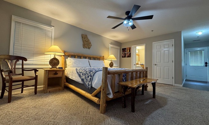 Helen Apartment | Helen Studio King Bed + Deck 1.3 Mi Downtown