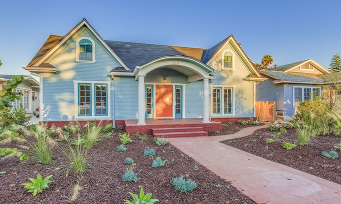 Anaheim Colony Historic District House | Helena: 4 Bd/2 ba Near Disney & Packing House!