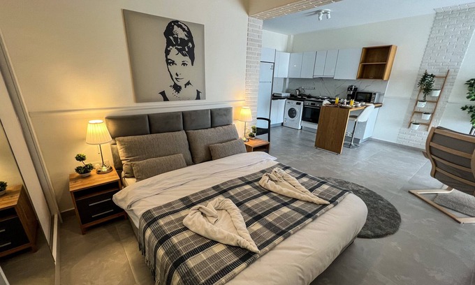 Gastria Apartment | Helena Pool StudioNiche