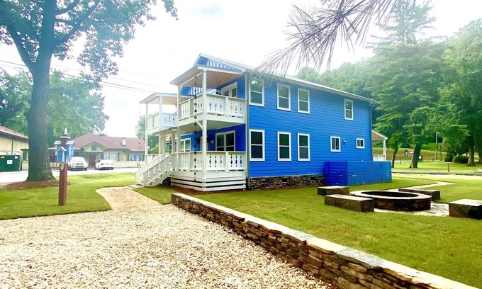 Helen House | Helen’s Blue Harmony a peaceful home to spend your getaway!