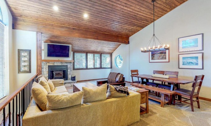 Mammoth Lakes Apartment | Helios North