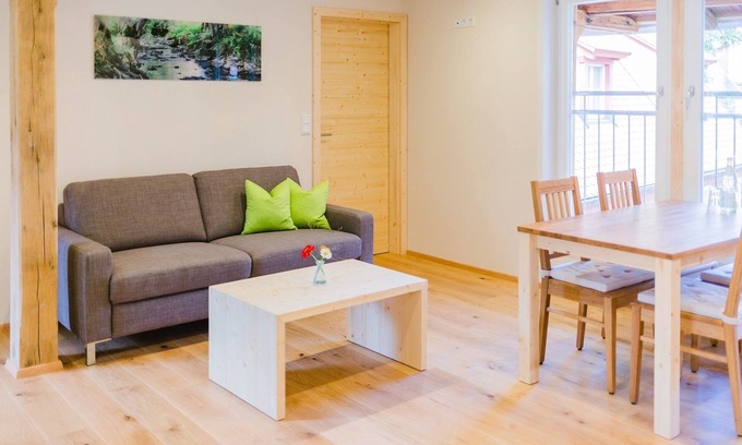Equarhofen Apartment | Helle Ferienwohnung (55qm) für 4 Personen mit 2 Schlafzimmern