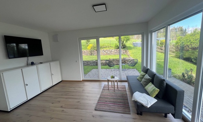 Kuerten Apartment | Helle, Moderne Wohnung im Grünen