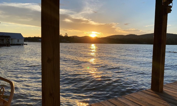 Ragland House | Hello Lake Escape !