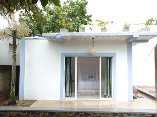 Midigama East Bed & Breakfast | Hello Whites
