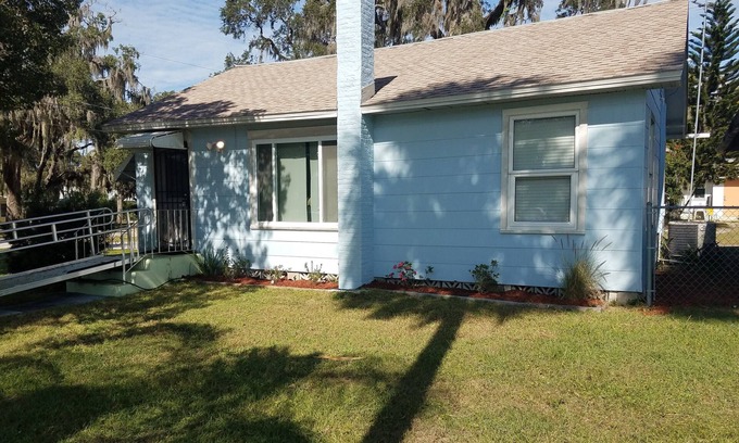New Port Richey House | Hemingway Cottage right on the Pithlacootee River