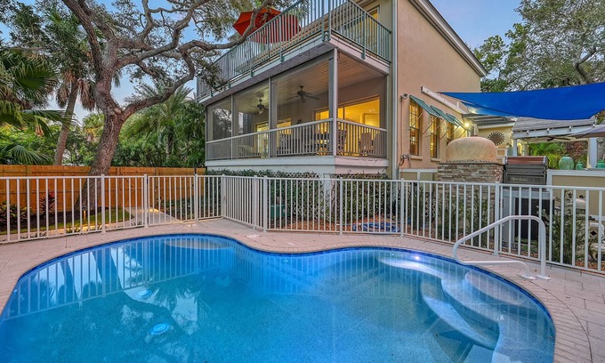 Bay Isle House | Hemingway House – Serene Siesta Key Getaway with Heated Pool, Pizza Oven & Steps from Shell Beach