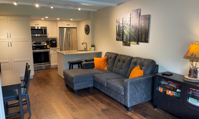 Hemlock Valley Condo | Hemlock Haven | Ski-in/out, Hot tub, Sauna, Pool, Wi-Fi, BBQ, Games Room, 2Queen