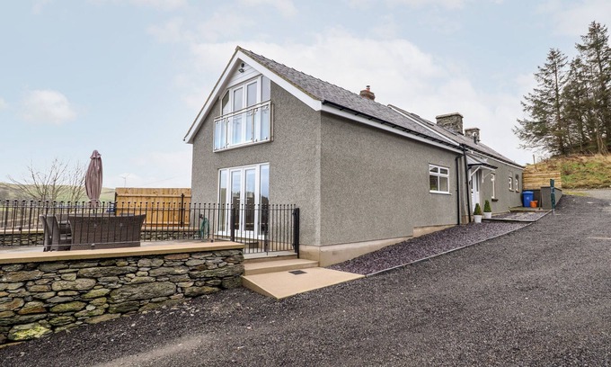 Corwen Cottage | HEN DY BRYN MAWNDY, family friendly, with a garden in Corwen