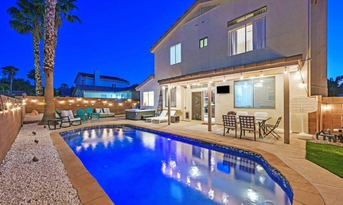 MacDonald Ranch House | Henderson 4BR Home Pool & Hot Tub Sleeps 10