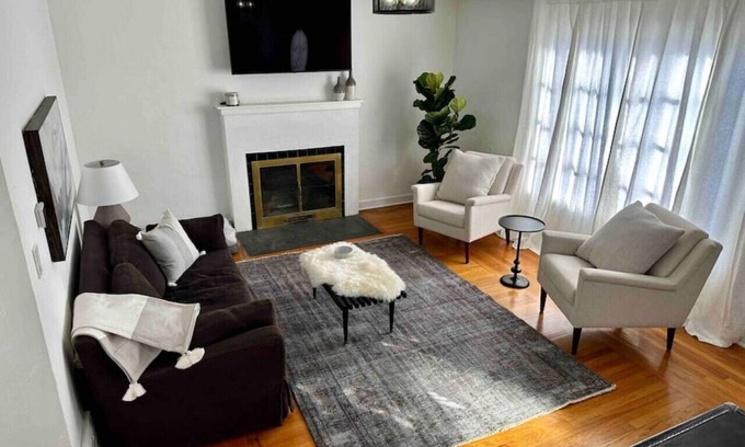 Eureka House | Henderson Frog Pond Compound