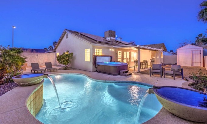 Highland Hills House | Henderson Pool Oasis w/Jacuzzi!