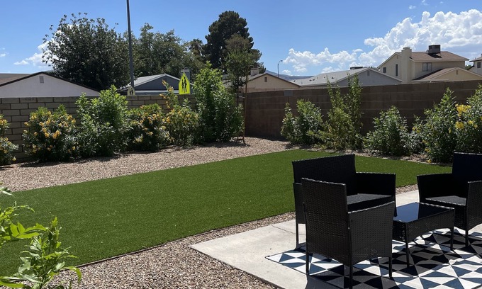 Whitney Ranch House | Henderson Townhome Approx. 15-20 min to the Las Vegas Strip