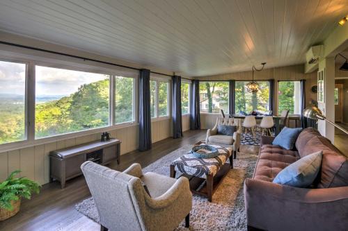 Laurel Park House | Hendersonville Home with Views - 3 Mi to Downtown!
