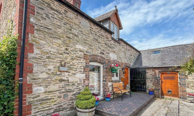 Hendrerwydd Cottage | Henfaes Bach - UK50268