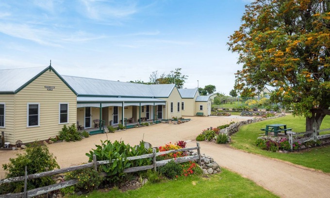 Central Tilba Cabin | Henkley Cottage 4 - Daniel