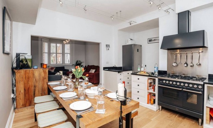 Henley Apartment | Henley Gardens - Central Henley