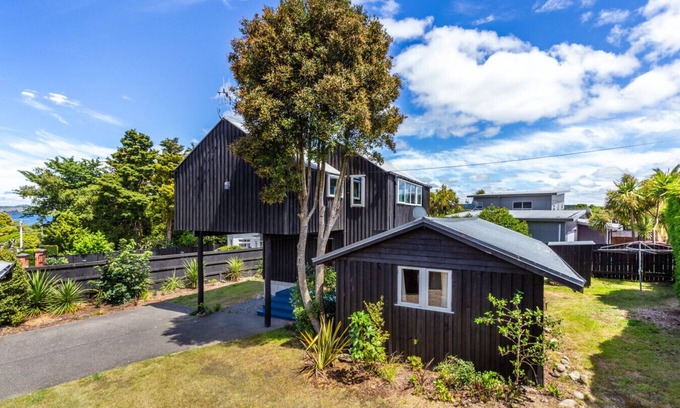 Taupo House | Henry Hill Cottage - The quintessential Kiwi bach