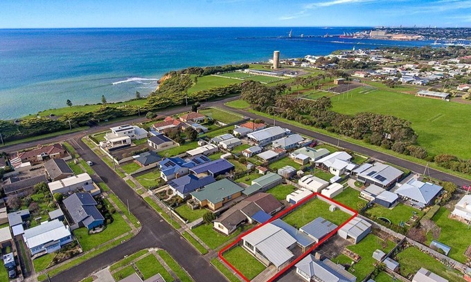 Portland House | Henty Bay Hideaway Portland