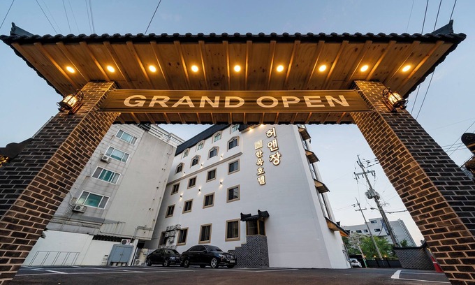 Seosan Hotel | Heo & Jang Hanok Hotel