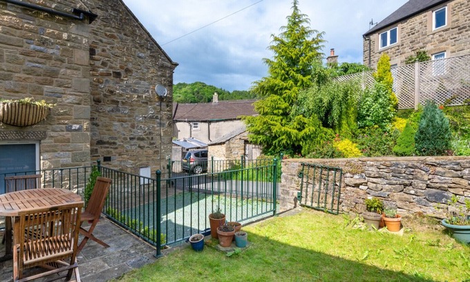 Eyam House | Herbal Cottage - Three Bedroom House, Sleeps 5