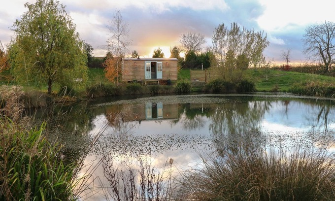 Redmile Cottage | HERBIE'S SHEPHERDS HUT AT SHEPHERDS LODGE RETREAT AND WELLNESS in Redmile