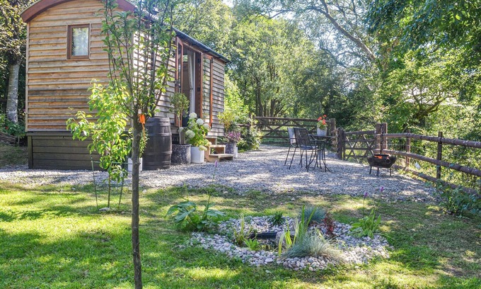 Llangadog Cottage | Herdwick Hut Mountain Retreat